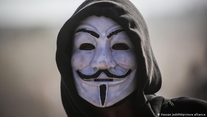 ¿Es real? Reaparece ‘Anonymous’ en México; advierten acciones por tragedia en L12 del Metro