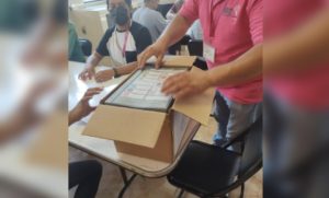 Papelería electoral llega a Tapachula, Chiapas en cajas abiertas