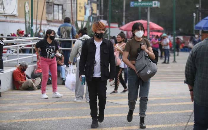 México registra nueva cifra de muertes por covid-19 más baja desde abril de 2020