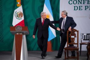 Celebra AMLO acuerdo de vacunas con Argentina