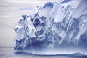 Iceberg más grande del mundo se desprende de la Antártida