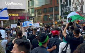 Por conflicto Israel-Palestina, manifestantes se enfrentan en Times Square