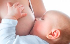 Lactancia materna prolongada tiene efectos positivos en el éxito de una persona, revela estudio en Brasil