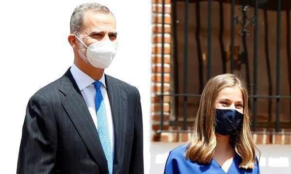 Recibe vacuna anti covid-19 el rey de España, Felipe VI