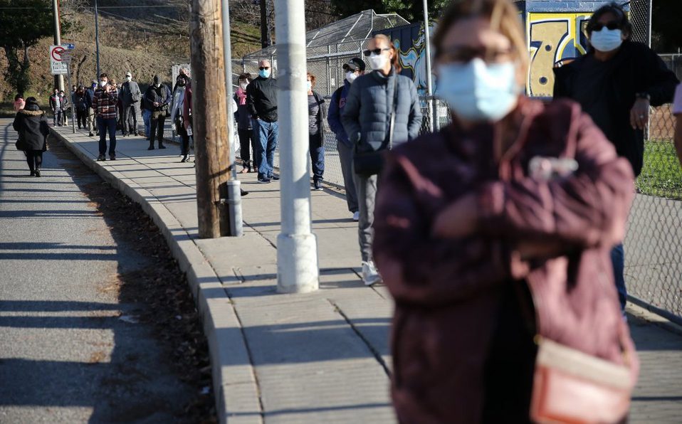 Texas prohibirá a escuelas públicas exigir el uso obligatorio de cubrebocas en junio