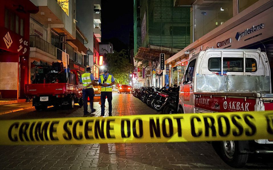 Hombre atropella a su propia madre afuera de restaurante en Texas