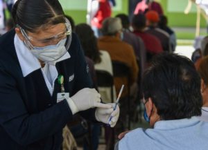 Proceso de vacunación en México va retrasado: Ceesp