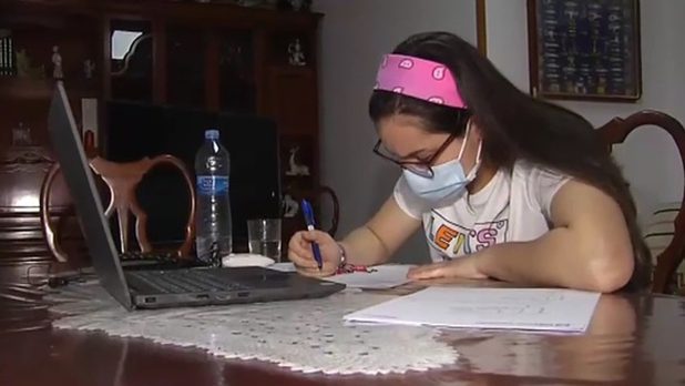 Secuelas de covid-19: joven española tose cada 2 segundos