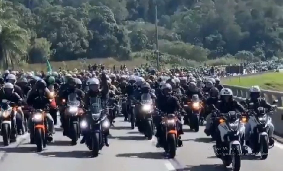 Motociclista ocasiona carambola en rodada encabezada por Jair Bolsonaro