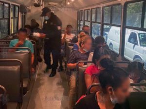 En Edomex detienen a 14 salvadoreños y 2 tratantes de personas #VIDEO