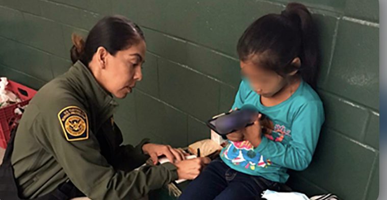 Niña de 5 años es abandonada en frontera de Estados Unidos con México