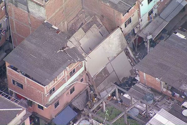 Se desploma edificio de 4 pisos en Río de Janeiro. Hay al menos dos muertos