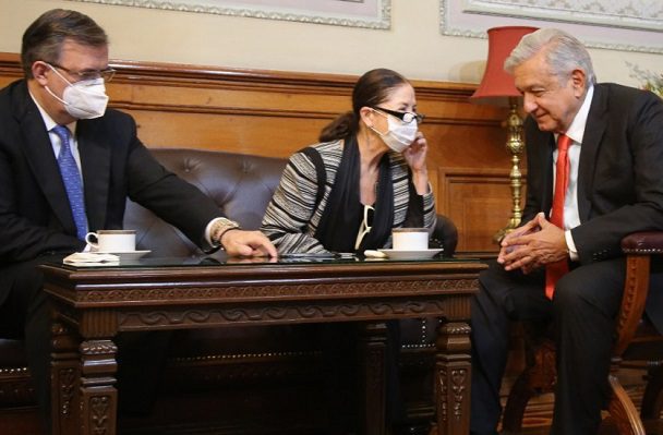 Tras reunión con AMLO, Kamala Harris acuerda enviar 1 millón de vacunas de J&J