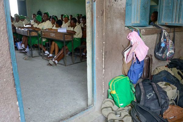 Confirman secuestro de 136 niños en escuela de Nigeria