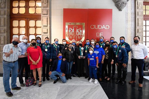 Por triunfo de la LigaMX, Claudia Sheinbaum se reúne con el Cruz Azul