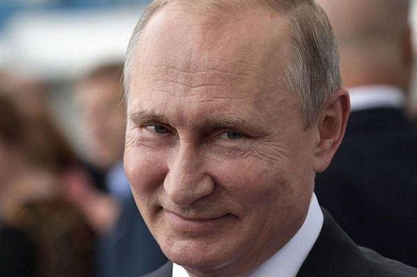 Putin invita a los extranjeros a vacunarse en Rusia