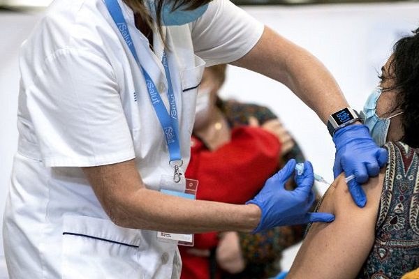 Primeras fechas y sedes de vacunación para adultos de 40 a 49 años en CDMX