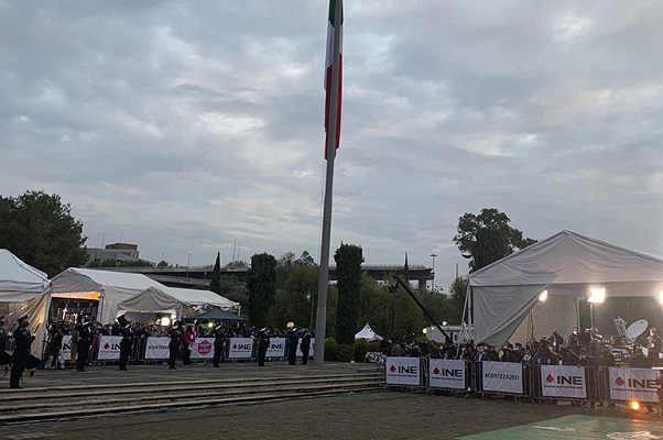 INE arranca jornada electoral con Honores a la Bandera