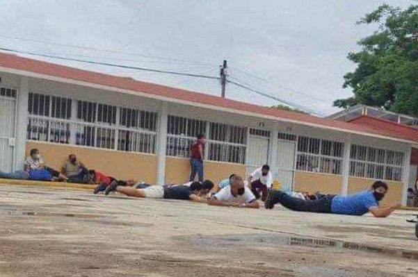 Grupo armado roba boletas y somete a funcionarios, en Lagunas, Oaxaca