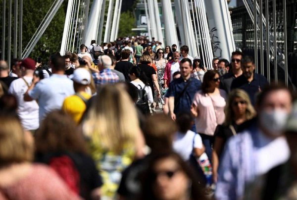 Variante india es 40% más contagiosa, advierte Ministro británico de Salud