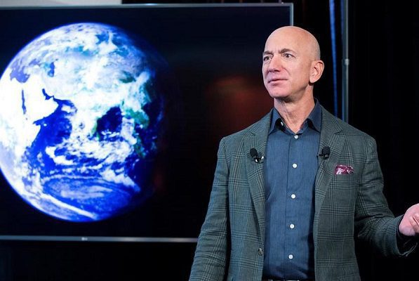 Jeff Bezos viajará al espacio en el primer vuelo tripulado de Blue Origin