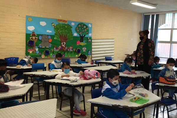 Niños de cuatro estados regresaron a clases presenciales este lunes