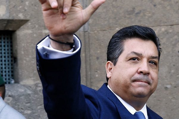 Juez frena orden de captura contra el gobernador García Cabeza de Vaca