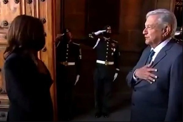 "Presidente Kabala". Tunden en redes a AMLO por bienvenida a Kamala Harris #VIDEO