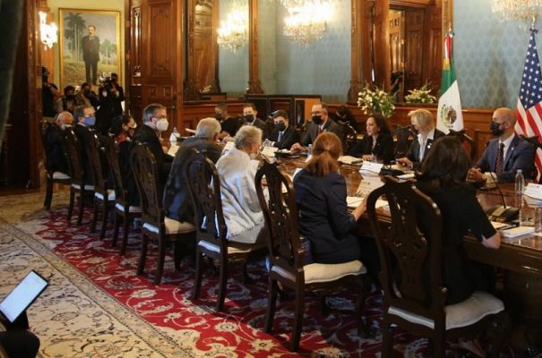 AMLO y Kamala Harris acuerdan cooperación en tema migratorio