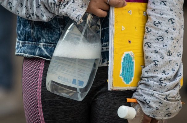 Regresan a su casa niña que fue la única en llegar a clases, en CDMX #VIDEO