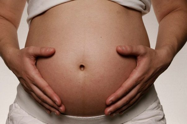 SCJN aprueba maternidad subrogada para extranjeros