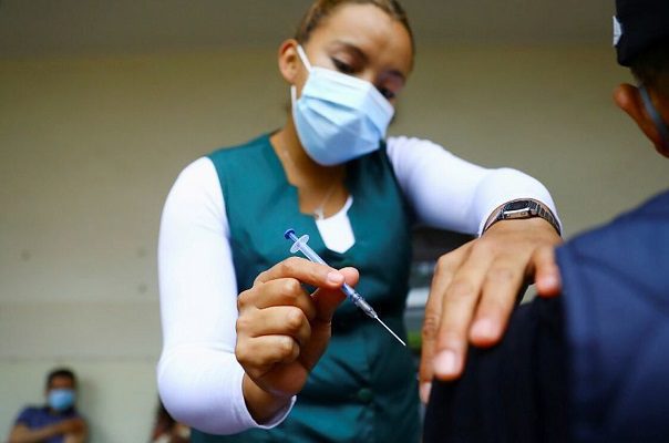 Inicia vacunación en cuatro alcaldía de CDMX para personas de 40 a 49 años