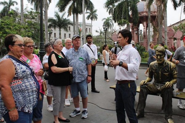 tras un año, crece en abril arribo de turistas extranjeros a México