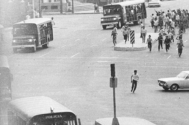 AMLO ofrece disculpas a las víctimas del "Halconazo" en nombre del Estado