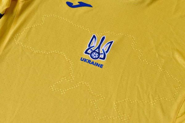 Ucrania retirará lema nacionalista de su playera para la Eurocopa