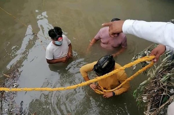 Rescatan cuerpo de joven "tragado" por alcantarilla abierta, en Chiapas #VIDEO