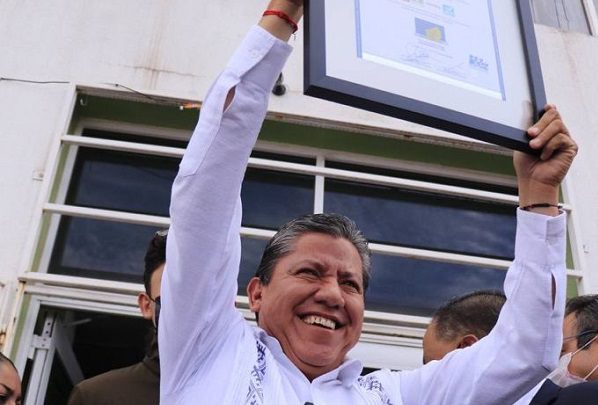 David Monreal recibe constancia de gobernador electo de Zacatecas