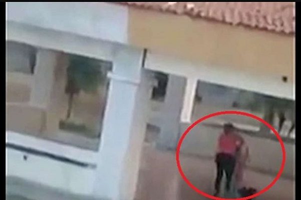 Madre golpea a su hijo invidente, en Tonalá, Jalisco #VIDEO