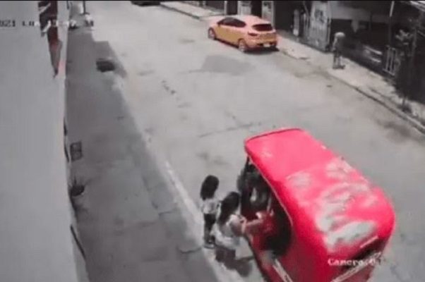 Cae sujeto captado realizado tocamiento a niñas, en Tabasco #VIDEO