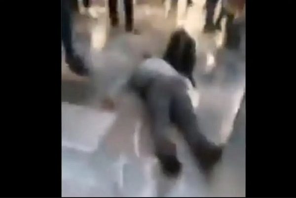 Tras discusión, policía noquea a usuario del Metro CDMX #VIDEO