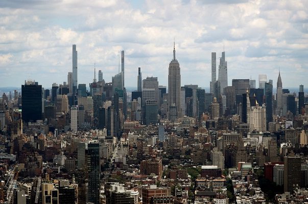 Con 70% de la población vacunada, NY levanta restricciones por Covid-19