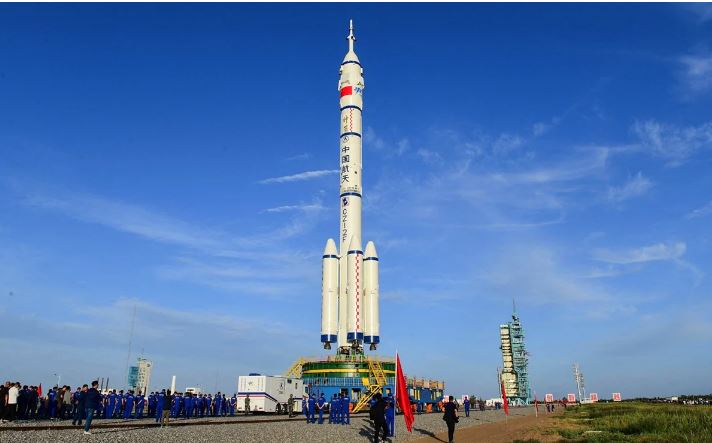 Tras cinco años, China lanzará misión espacial tripulada