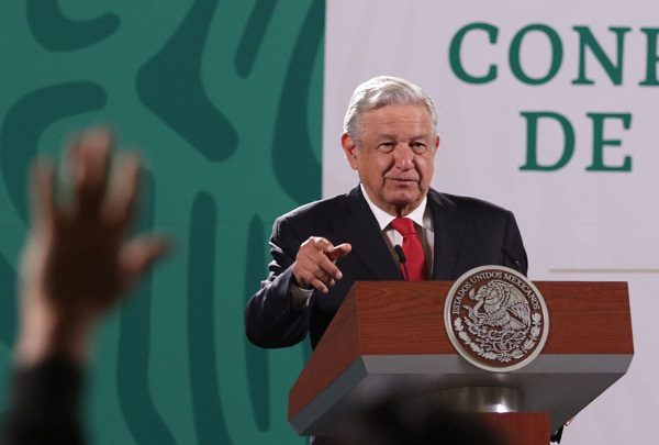 AMLO dice que recibirá a nadadores ignorados por la FMN