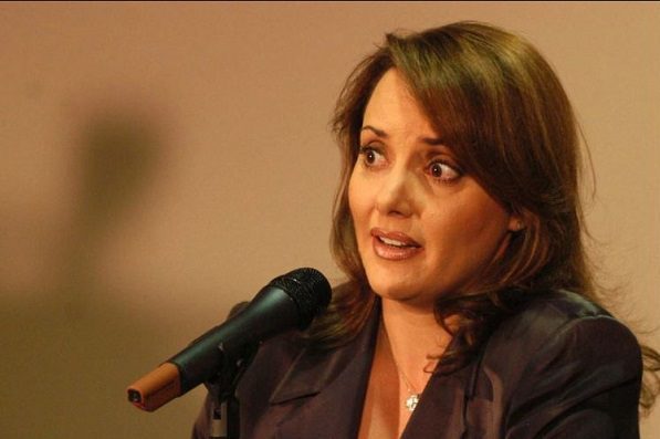 Lilly Téllez presenta iniciativa para someter a AMLO a juicio político