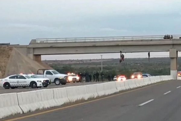 Hallan tres cuerpos colgados en puente vehicular, en Fresnillo, Zacatecas