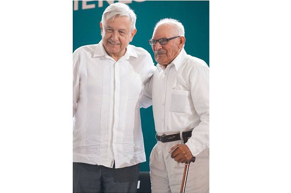 AMLO felicita a los papás mexicanos en su día