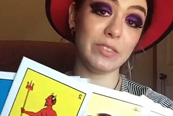 Tunden en redes a tiktoker por comparar lotería mexicana con tarot