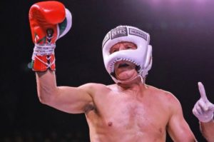 Julio César Chávez se despiden del boxeo con triunfo ante el Camacho Jr