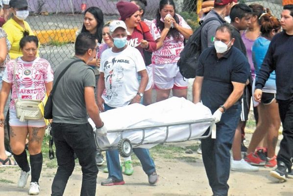 Asesinan a dos primos durante partido de futbol, en Tlalnepantla