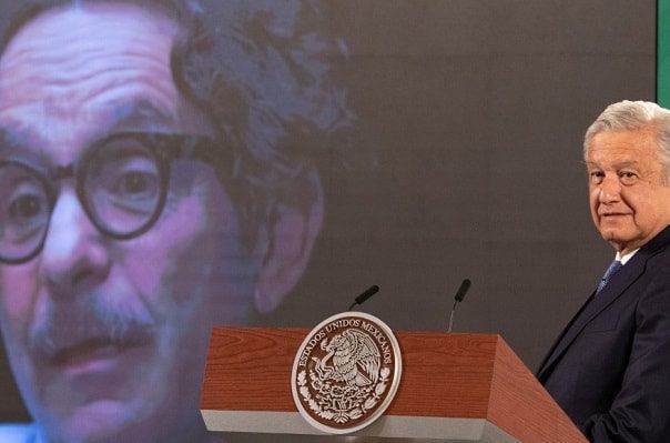 AMLO exhibe tuit de Quadri donde critica a Guerrero, Oaxaca y Chiapas